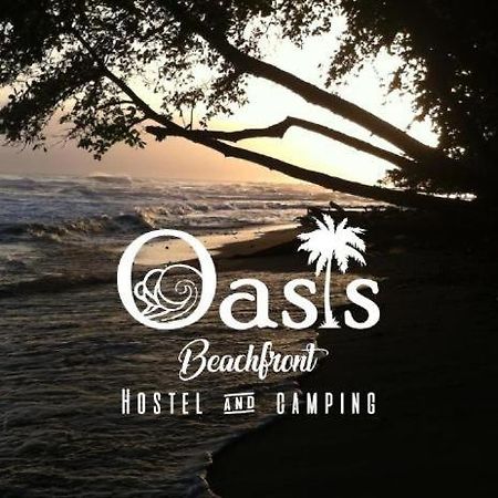 פוארטו לימון Oasis Beachfront Hostel מראה חיצוני תמונה