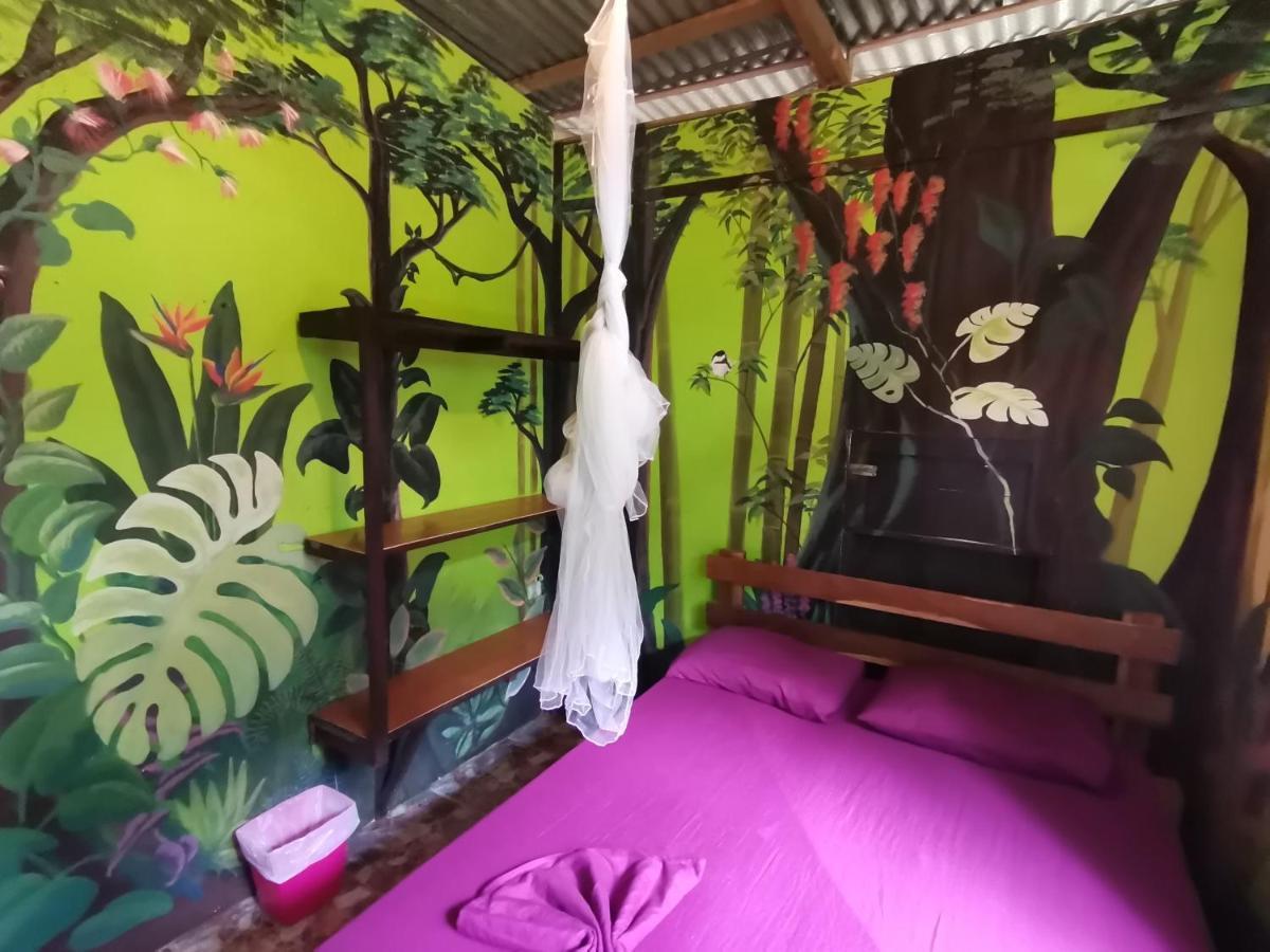 פוארטו לימון Oasis Beachfront Hostel מראה חיצוני תמונה