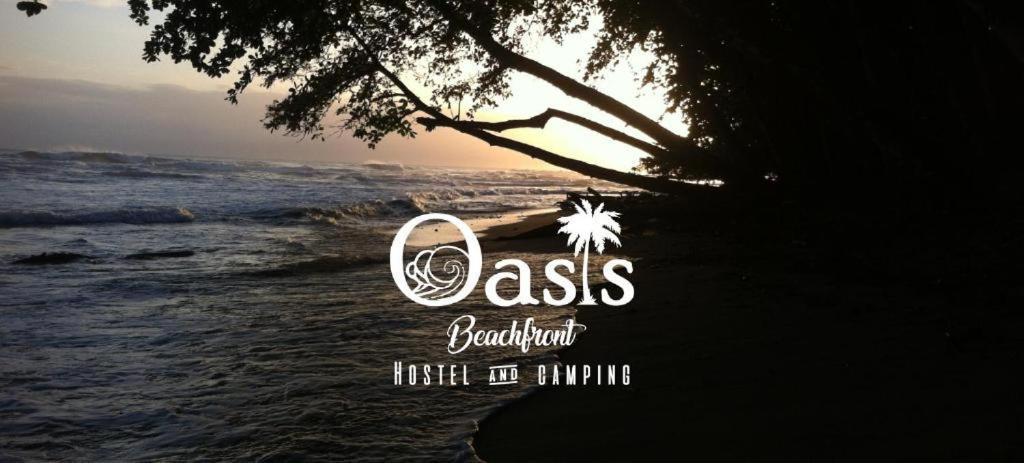 פוארטו לימון Oasis Beachfront Hostel מראה חיצוני תמונה
