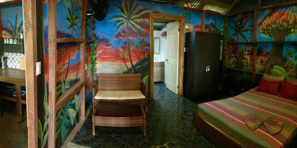 פוארטו לימון Oasis Beachfront Hostel מראה חיצוני תמונה